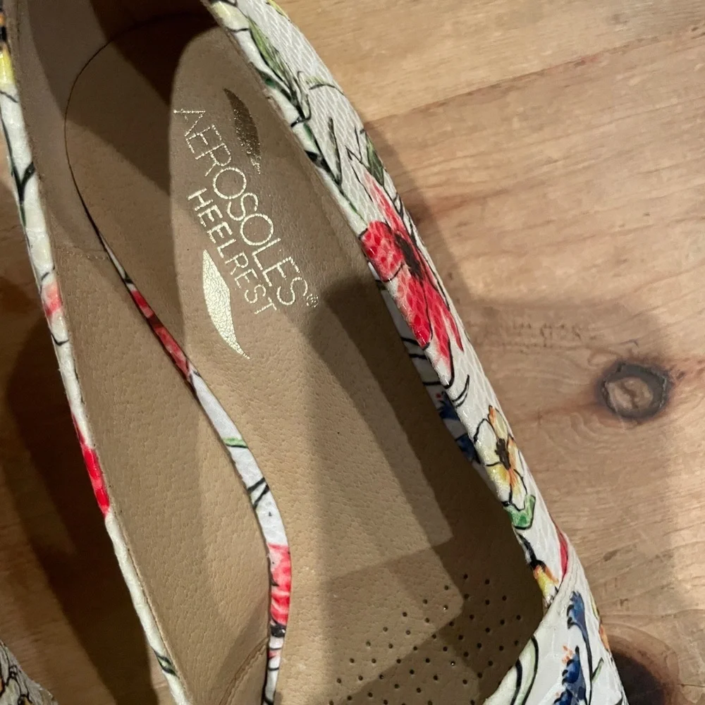 NWOT Aerosoles Application White Multicolor floral Cork Wedge Espadrilles 9M